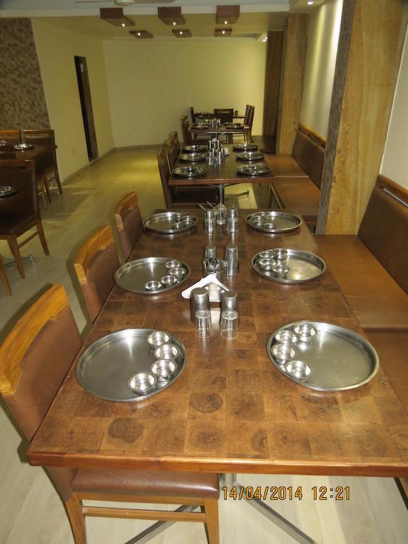 Mahābaleshwar Hotel Sunny Classic מראה חיצוני תמונה