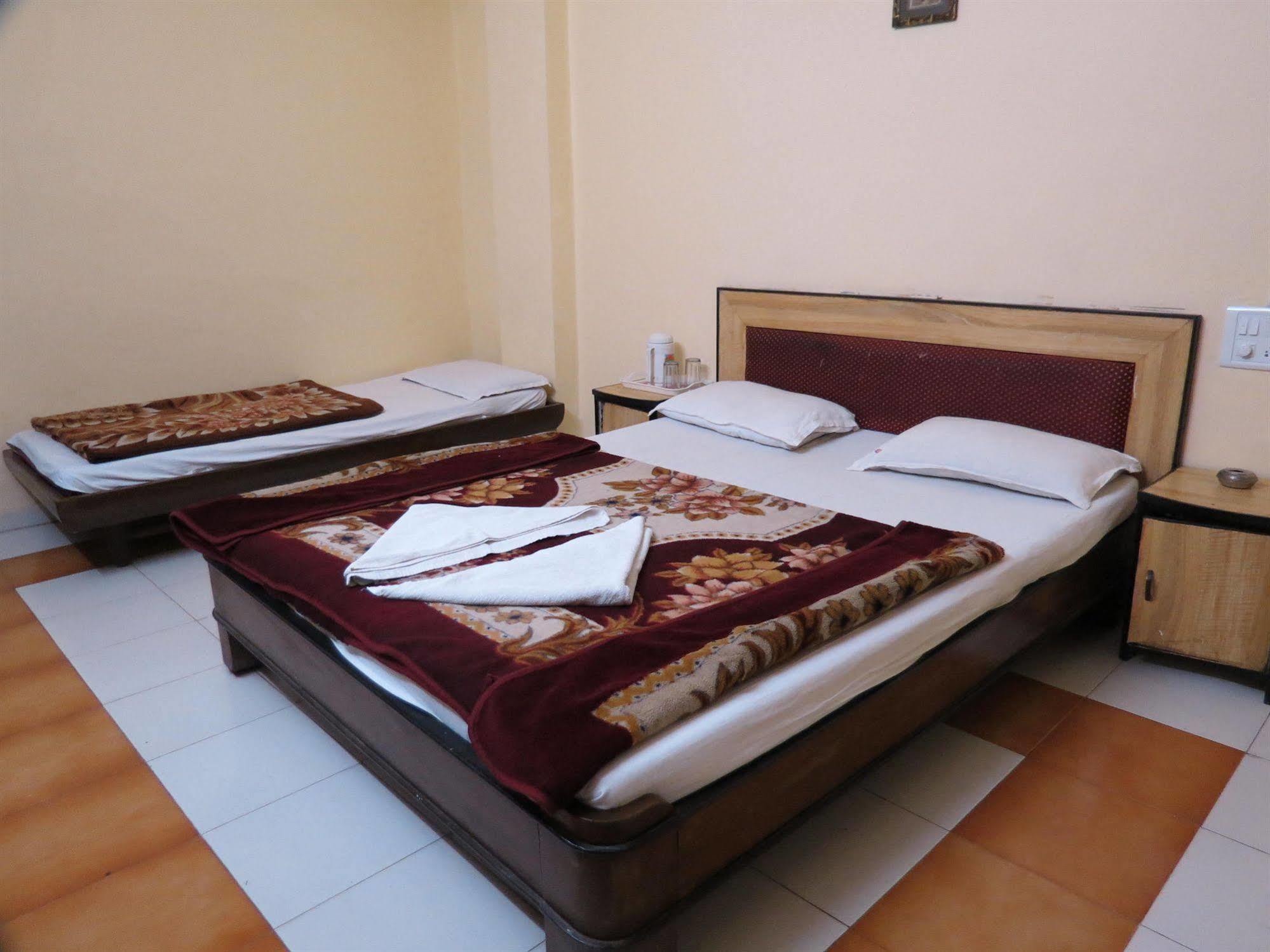 Mahābaleshwar Hotel Sunny Classic מראה חיצוני תמונה